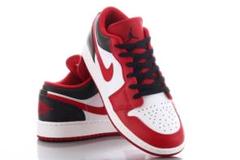 エアジョーダン1 赤黒 low nike ナイキ バッシュ バスケ ブルズ IS THE JORDAN 1 LOW BULLS WORTH IT?! ON FEET! - YouTube