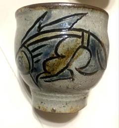 人間国宝 金城次郎 壺屋焼 魚 湯呑み　壷屋焼 琉球 魚柄 供箱沖縄　魚文湯呑 人間国宝 金城次郎 琉球壺屋焼 魚文湯呑 - メルカリ