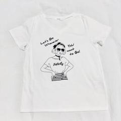 Ｖネック　カジュアル プリントTシャツ ホワイト　白Tシャツ