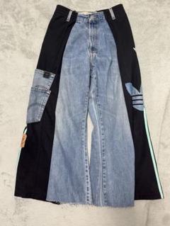 adidasオリジナルス リメイク デニムパンツ adidas（アディダス）の「DENIM BOXER PNT / デニムパンツ