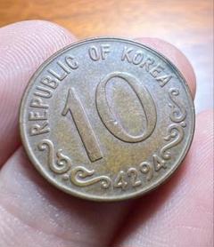 外貨　韓国　ウォン　古銭　硬貨　旧紙幣　コイン　外国コイン　海外コイン　銀貨 大韓民国】コイン 100ウォン 外国コイン 硬貨 古銭 特年 韓国
