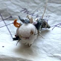 ミナペルホネンdrawing小さなライオンブローチ ハンドメイド