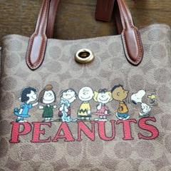 新品未使用COACH スヌーピー 二つ折り財布 ホワイト COACH - コーチ 財布 二つ折り財布 COACH シグネチャー