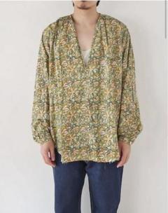 NICENESS ASHAC.Cフローラルプリントペザントシャツ NICENESS ASHA.C - フローラルプリントペザントシャツ
