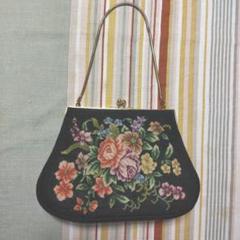 新品未使用　プチポアン刺繍　パーティーバック　　語らい プチポワン バッグ パーティーバッグ 刺繍 がま口 - メルカリ