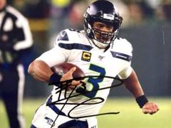 いラインアップ ラッセル・ウイルソン直筆サイン入り超大型写真…Russell Wilson スポーツ選手