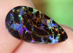 ボルダーオパール　遊色抜群　3.5ct