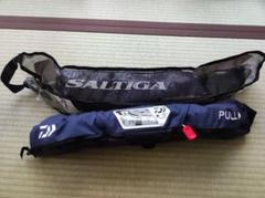 ‼️希少‼️ダイワ　ソルティガ SALTIGA 手動膨張式ライフジャケット ネイビー ダイワ ソルティガ インフレータブルライフジャケット (ウエスト
