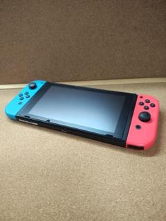 初期型　Nintendo Switch　ネオンレッド、ネオンブルー