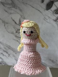 ハンドメイド　あみぐるみ ドレスの人形 金髪　リップケース