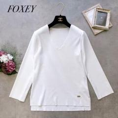 美品　FOXEY NEWYORK フォクシー　ニット　セーター　ロゴプレート 美品✨37469 フォクシー セインボーテ ニットトップ ロゴ