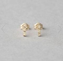 eteK18YG クレール トライアングルカット ピアス - メルカリ