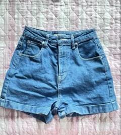 週末セール　snidel デニムブルー ハイウエストショートパンツのサムネイル