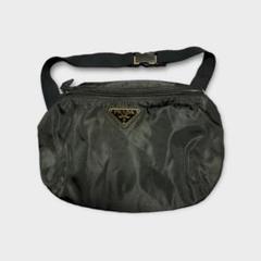 プラダ prada ロゴプレートの中古/未使用品 - メルカリ プラダ prada ロゴプレートの中古/未使用品 - メルカリ