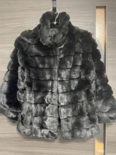 2025年最新】Guess 毛皮・ファーコートの人気アイテム - メルカリ