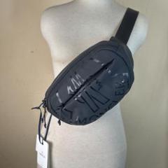 【未使用タグ付き】MONCLER モンクレールカットベルトバッグ　ボディバッグ黒