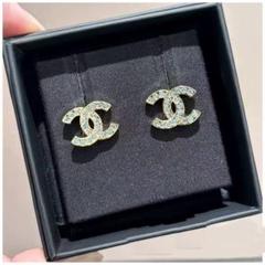 CHANEL ロゴデザイン ピアス(両耳用) - メルカリ