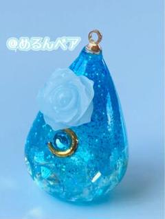 【ハンドメイド】　きらめき雫　アクアマリンローズ　レジンキーホルダー