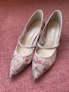 ダイアナ　ブーケコレクション　薔薇　花柄　刺繍　ストラップ付き　パンプス　24 ダイアナ ブーケコレクション 薔薇 花柄 刺繍 ストラップ付き