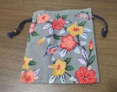琉球紅型　花柄刺繍 巾着袋 グレー