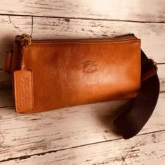 【ヴィンテージ感漂う本革】　IL BISONTE　ショルダーバッグ　バイソン刻印