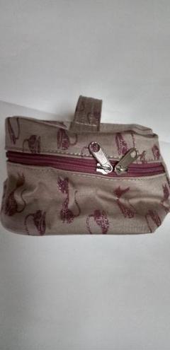 『猫模様のベージュ&ピンクポーチ』ハンドメイド。棚にて保管してました。