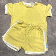 黄色のTシャツとショーツセット