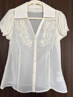 Noko Ohno ノコオーノ　フリル付きホワイトシャツ Noko Ohno ノコオーノ フリル付きホワイトシャツ - メルカリ