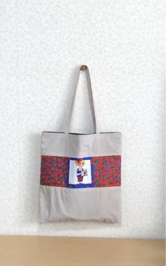 ロラライハリス♡ベージュサテン♡刺繍のサコッシュ♡一面