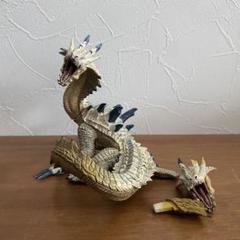 モンスターハンターモンスター生態図鑑 ベリオロス、ラギアクルス亜種希少2種セット Amazon.co.jp: モンスターハンターモンスター生態図鑑