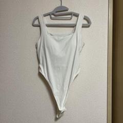 GU カップ付きボディスーツ　ホワイト