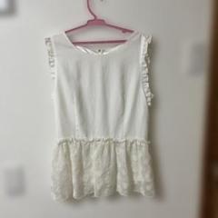 ホワイトフリルレースノースリーブトップス QUEENSCOURT USED M