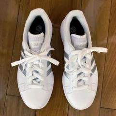 【未使用】アディダスadidasスニーカー　23cm GW9263