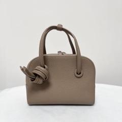 【美品】ヴァジック ハンドバッグ アペロ ミニミニ レザー シボ革 ロゴ トープ 美品】ヴァジック ハンドバッグ アペロ ミニミニ レザー シボ革
