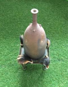 ユニークな陶器製花瓶 高さ約30cm