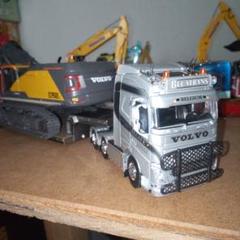VOLVO EC950E トレーラー付きモデル 1/50 VOLVO EC950E トレーラー付きモデル 1/50 - メルカリ