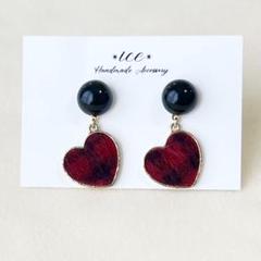 810◆ブラック　レッドハート　大ぶり　ハンドメイド　ピアス　イヤリング