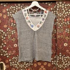【DENIM DUNGAREE】刺繍入りリボン付きTシャツ 150cm