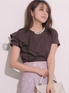 【新品未使用タグ付】ジャスグリッティー パール付カットソー 半袖カットソーのサムネイル