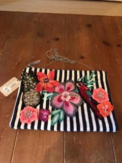 【値下げ致しました】Accessorize クラッチバッグ 新品未使用 花柄