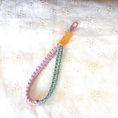 ハンドメイド　ハンドストラップ　スマホストラップ　　ピンク➕水色➕オレンジ