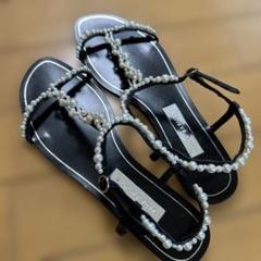 未使用【ZARA】レザー フラットサンダル パール スタッズ 黒　ブラック 未使用【ZARA】レザー フラットサンダル パール スタッズ 黒