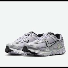 ❤️ ナイキ ズーム ボメロ 5 ウィメンズスニーカー　❤️ NIKE 希少　人気のサムネイル