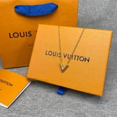 LOUIS VUITTON V字型ネックレス