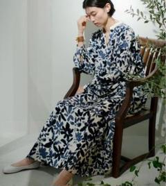 RADIATE ラディエイト✴︎ネイビーとホワイト花柄ロングワンピースのサムネイル