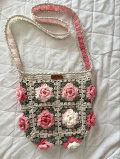 薔薇モチーフ　手編み　ハンドメイド　ショルダーバッグ