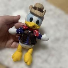新品タグ付き　ディズニーディズニーランド33周年　ドナルド　ぬいぐるみバッジ
