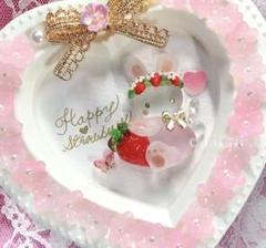 スーツ特別割引クーポン 1278 母の日 インテリア 桜とお花畑 ウサギ姉妹と苺の花冠 立体・オブジェ