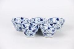 中国美術 古玩 骨董品 清時代 唐草紋樣青華染付 落款あり 　盃 EY11-20
