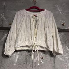 slobe iena コットンフラワーモチーフ刺しゅうブラウスのサムネイル